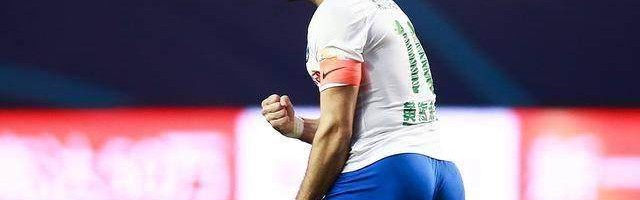 世界杯门票-鸭梨低迷失点！青岛3连败0进球 滑向榜尾难阻挡