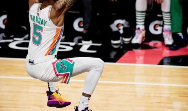 2026世界杯-【现场】乌度卡给老东家送温暖 输球无碍赛后叙旧