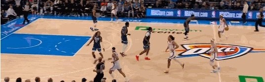 北美世界杯-很沮丧！传球给兰德尔被切掉 李凯尔回防过程中甩手摇头